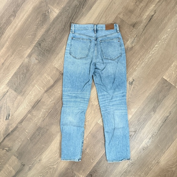Madewell The Perfect Vintage Straight Leg Light Blue Distressed Jeans size 26T - Picture 2 of 5